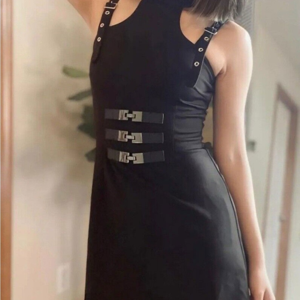 Black Sleeveless Bodycon Dress
